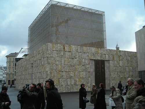 Munichâ€™s New Synagogue. Picture by â€œNiceBastardâ€ from Flickr. CC licensed.